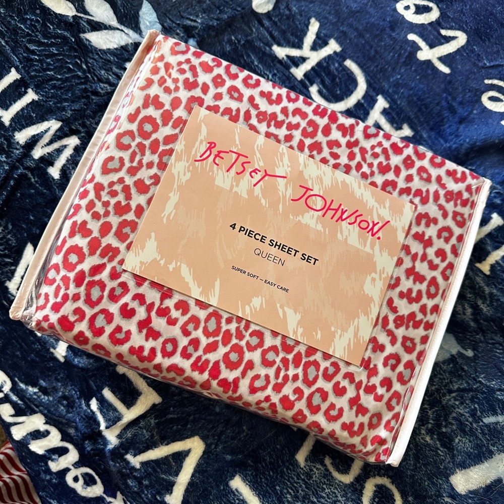 Betsey Johnson Pink and White Leopard Print Sheet Set